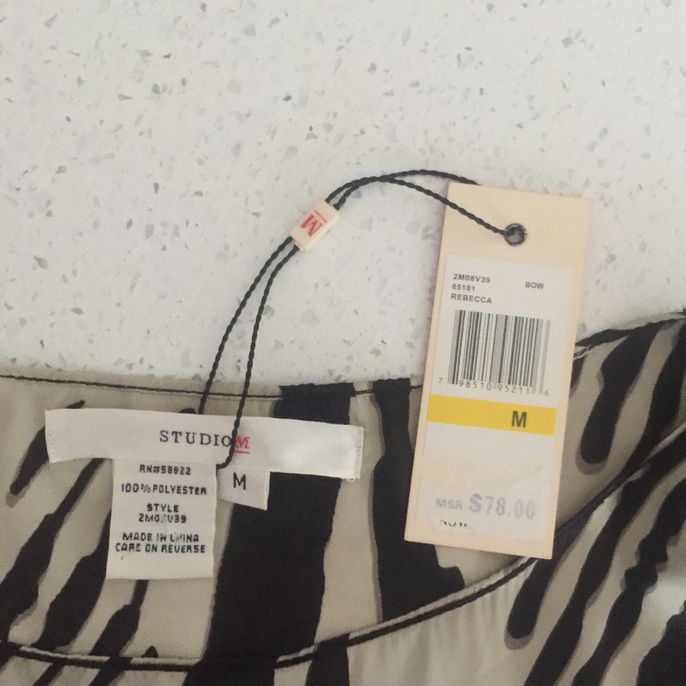 NWT Studio M Sleeveless top - Picture 3 of 3